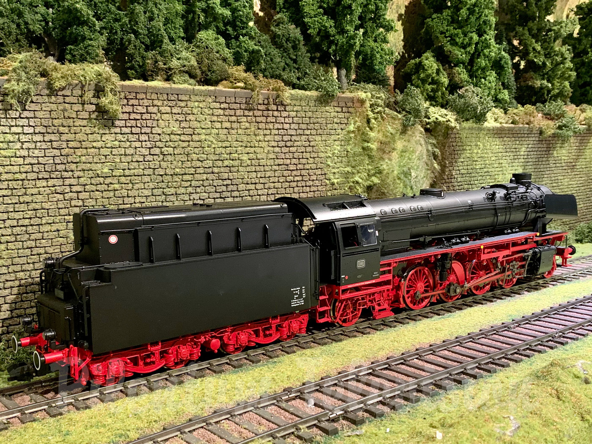 Arnolds modeljernbane i skala 1:32 - en miniatureverden for damplokomotiver