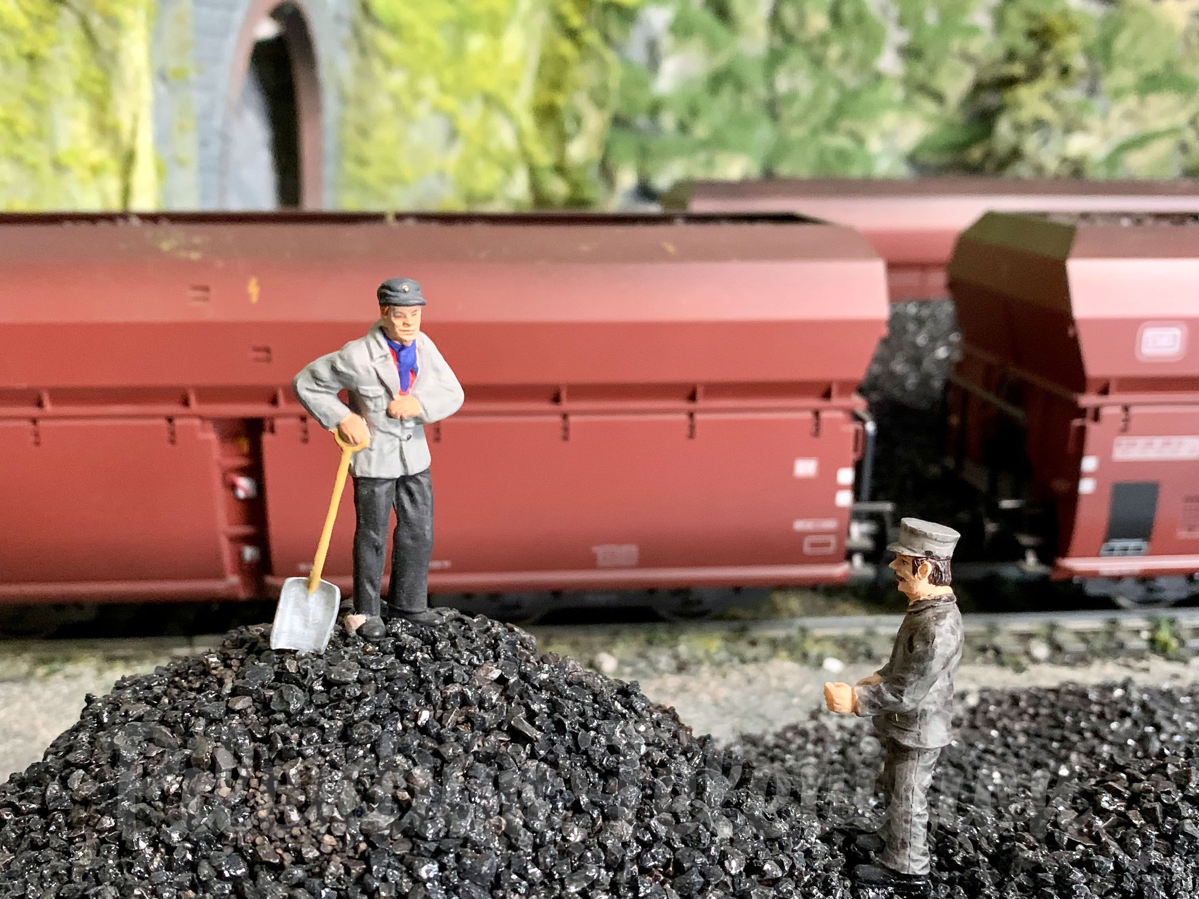 Arnolds modeljernbane i skala 1:32 - en miniatureverden for damplokomotiver