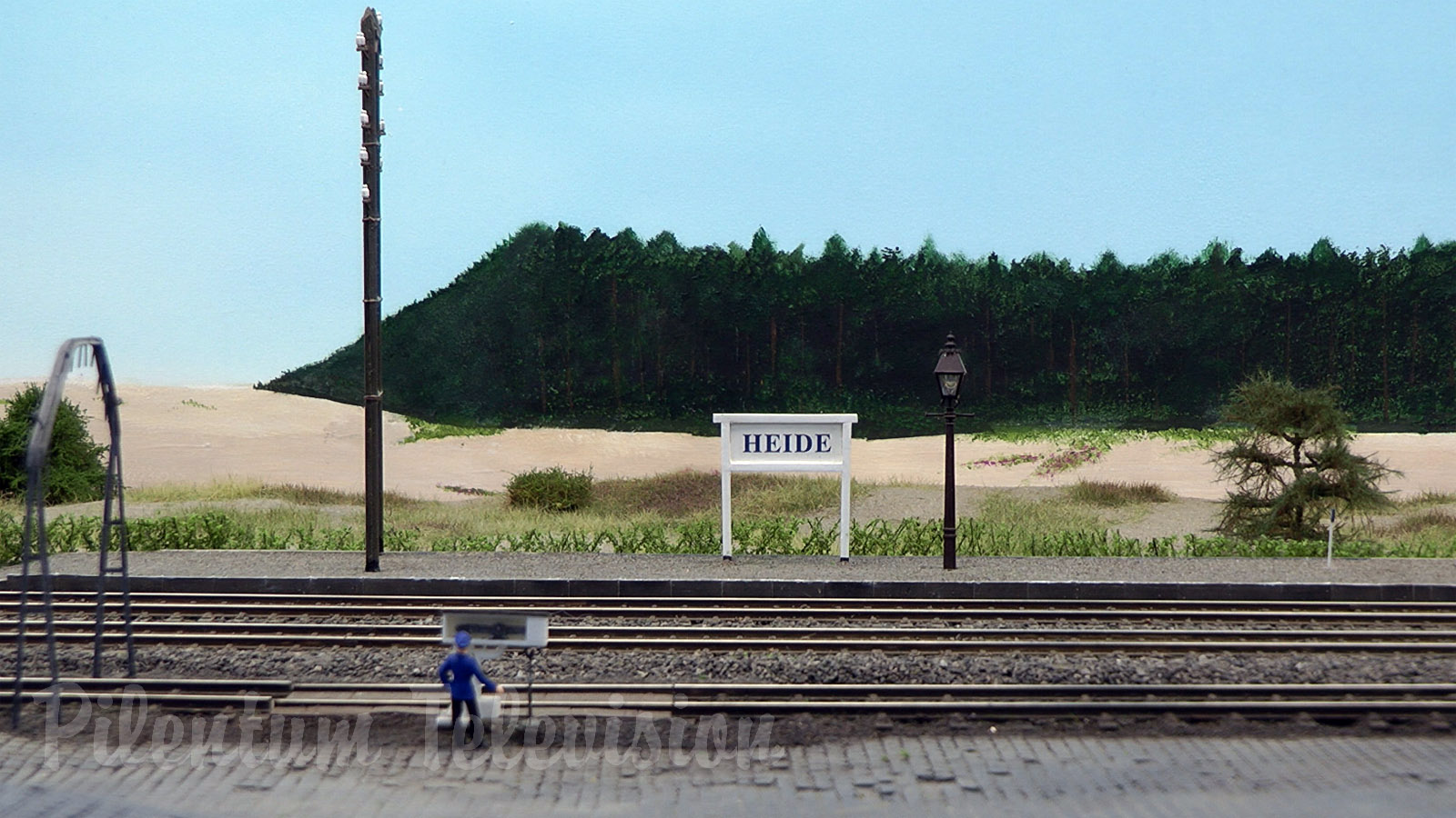 Damplokomotiver på Heide jernbanestation i Belgien - Modeljernbane i skala HO