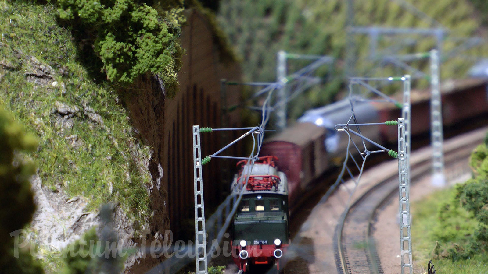 Modeljernbane i skala N af Moseldalbanen i Tyskland fremstillet af Fleischmann
