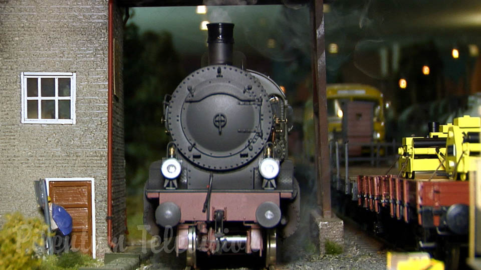 Steam Locomotives at speed in Gauge 1 - 1/32 Scale (Model Railways)