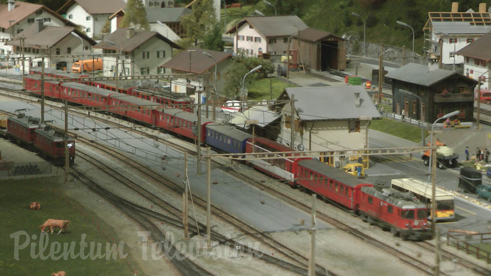 Maquetas de trenes de vía estrecha y locomotoras eléctricas en Suiza