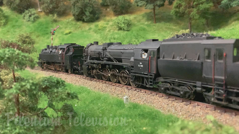 El paraíso de las locomotoras de vapor: Maqueta de trenes de Austria construida por Gottfried Reither