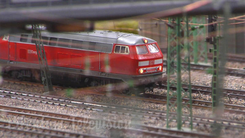 Mô hình xe lửa và xe lửa đồ chơi: Khám phá sự kỳ diệu của khu triển lãm mô hình đường sắt lớn nhất thế giới