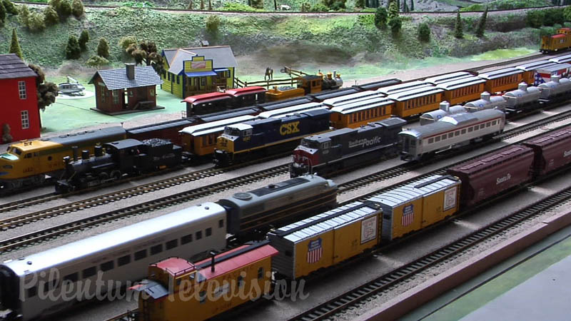 Железнодорожный макет с американскими поездами