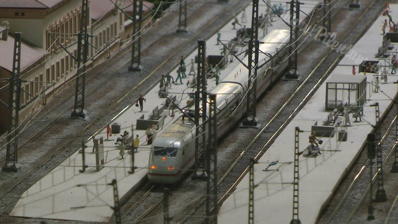 Макет железной дороги с немецкими скоростными поездами в масштабе 1/87