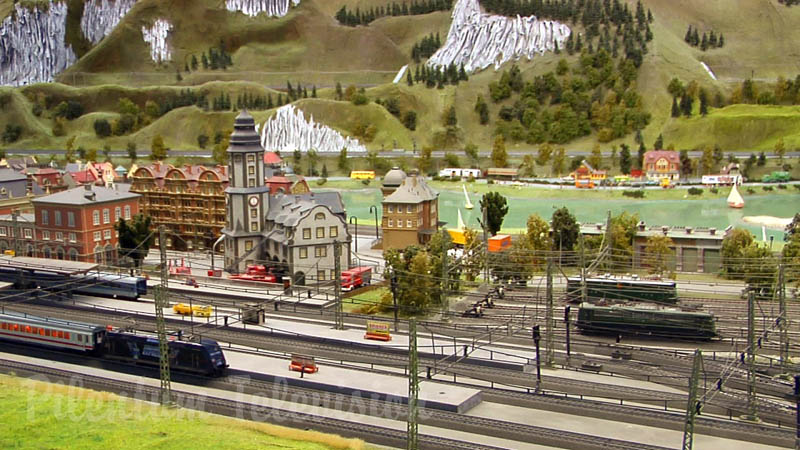 Самый большой макет железной дороги в масштабе 1/87 с более чем 200 моделями поездов производства Marklin