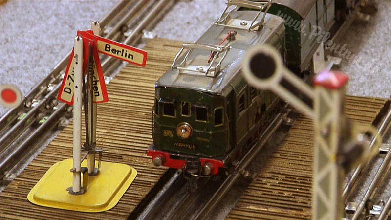 Железные поезда в масштабе 1:45 и оловянные игрушки от Marklin