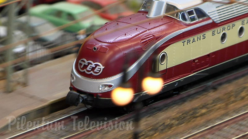 Великолепный макет железной дороги в масштабе 1:87 от клуба моделирования