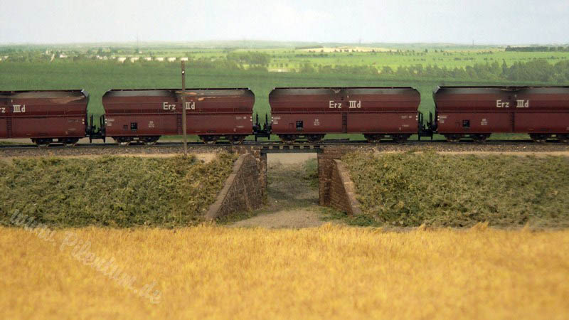 Макет железной дороги в масштабе 1:160 с немецкими поездами