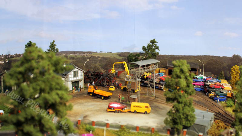 Absolutely Amazing Model Railroad Layout in HO Scale