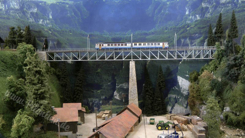 Невероятный макет узкоколейной железной дороги в масштабе 1:87