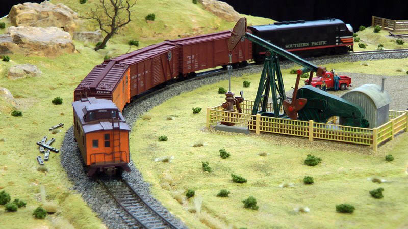 Железнодорожный макет в масштабе Н0 (1:87), сконструированная на основе пейзажей Калифорнии и Мексики
