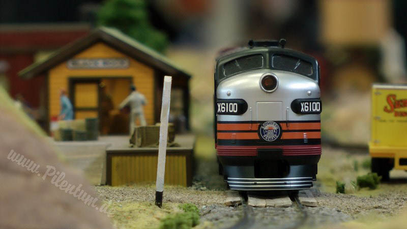 Mexican Model Train Layout in HO Scale