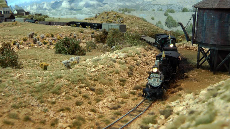 Железнодорожный макет Америки, основанный на пейзажах Колорадо и Нью-Мексико