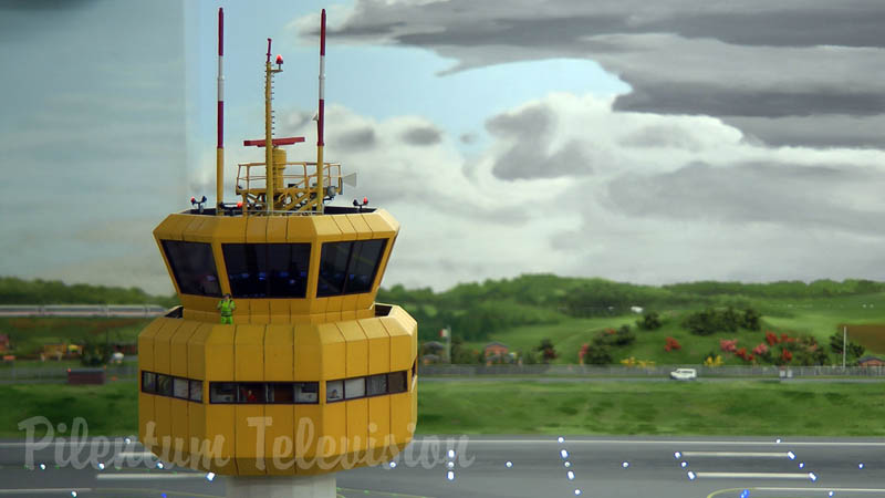 Miniatur Bandara Terbesar Di Dunia: Jelajahi model bandara ini yang berfungsi sepenuhnya - lengkap dengan keberangkatan dan pendaratan