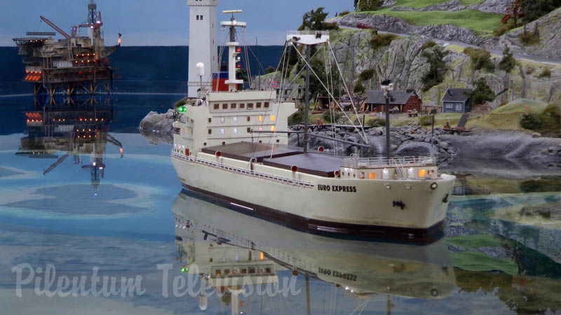 Model Railroad of Norway with cruise ship in HO scale