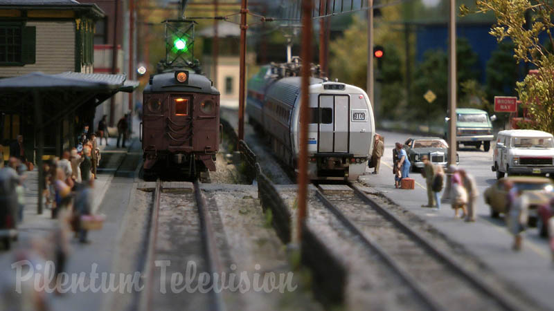 Modelismo ferroviário e maquete em escala HO com trem elétrico americano