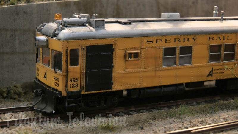 Modelismo ferroviário e maquete em escala HO com trem elétrico americano