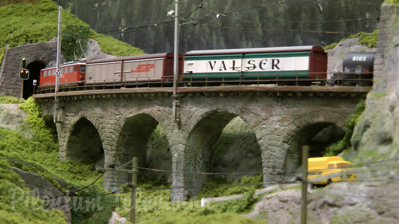 Zwitserland Modelbaan - Graubündenbahn - van Niek Talsma med treinen op smalspoor in schaal HO