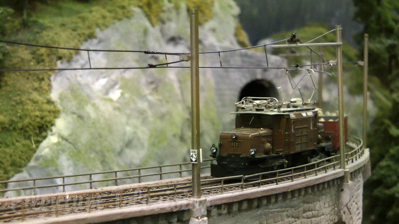 Maquette ferroviaire des trains miniatures électriques du chemin de fer de la Suisse