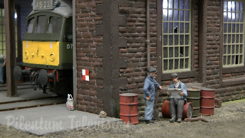 Maquette ferroviaire à l'échelle 0 avec trains miniatures et locomotives diesel