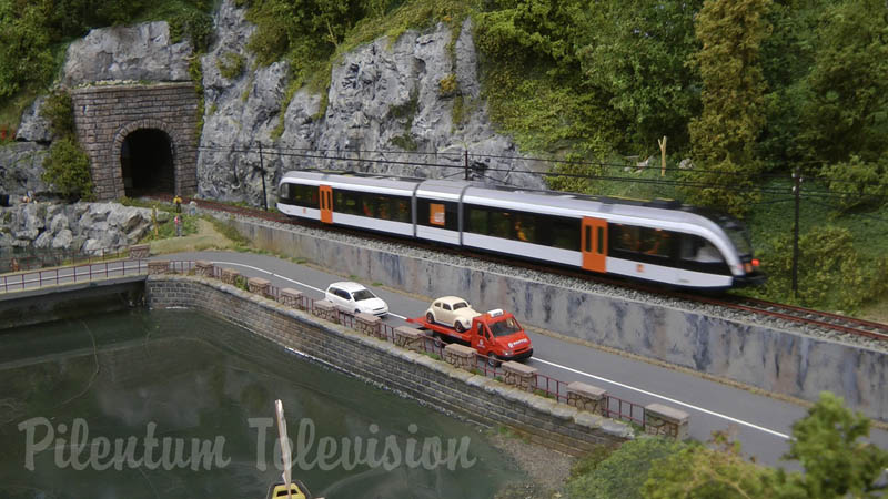 Una espectacular maqueta del tren de la Pobla realizada por Jordi Auqué en escala 1/87