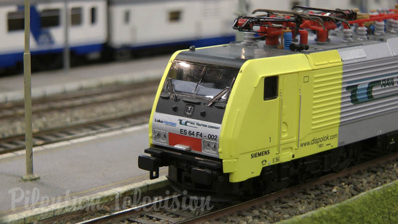 Modeljernbane fra Italien med højhastighedstog i spor H0 (målestok 1:87)