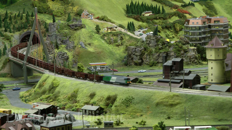 Trenes en miniatura en el museo del ferrocarril de Múnich en Baviera en escala HO