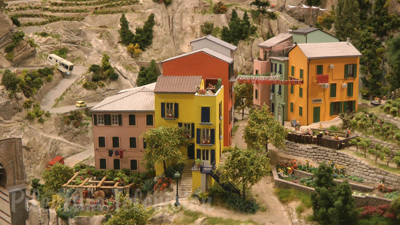 Fantástica maqueta ferroviaria en escala HO: Italia en el mundo en miniatura