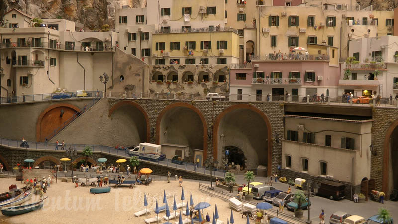 Réseau H0 de l'Italie dans le grand parc du monde miniature à Hambourg