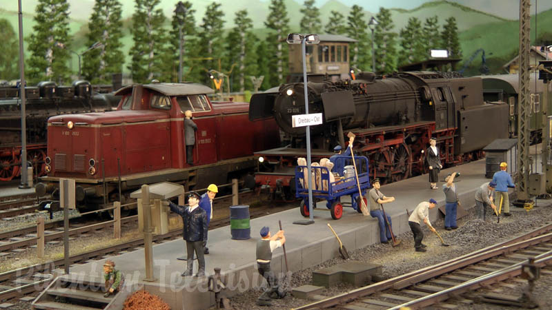 Steam locomotives on an amazing model railroad layout in scale 1/32