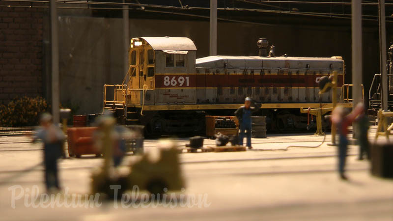Réseau H0 d'une ville avec des trains américains en miniature