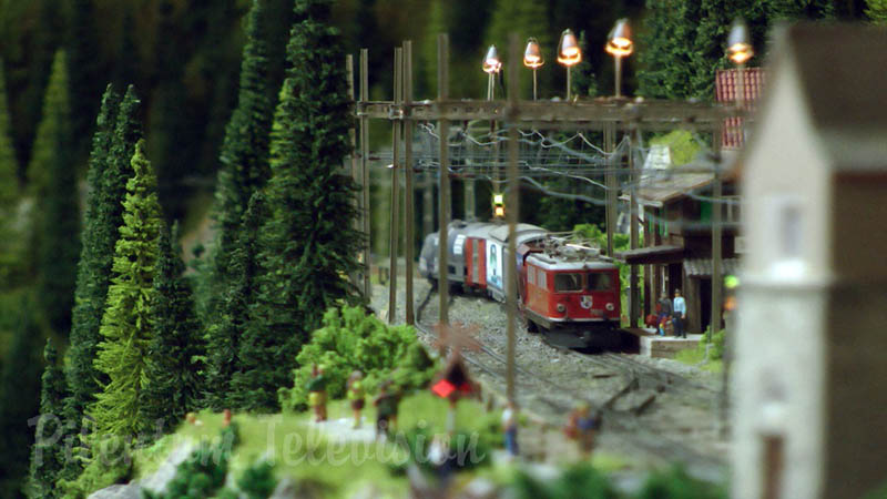 Réseau fantastique de trains en miniature construite en design suisse de modèlisme ferroviaire
