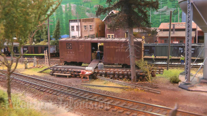 Southern Pacific Lines Model Railroad Display in HO Scale