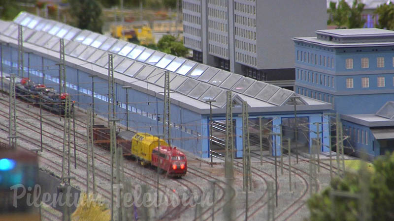 La Maqueta ferroviaria de Berlín con trenes eléctricos en 1100 metros cuadrados