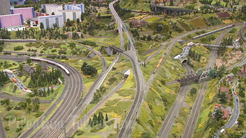 De grote modelspoor van Berlijn met modeltreinen in schaal H0