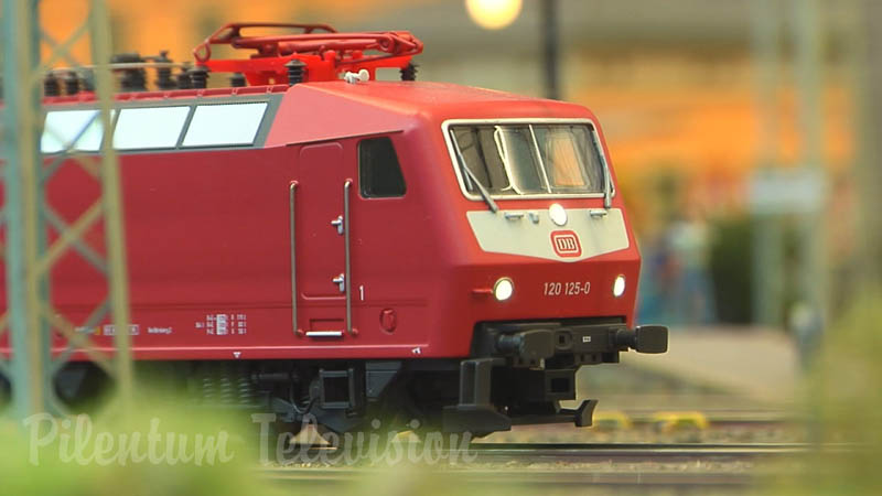 Världen av modelltåg - Mer än 75 olika lokomotiv och tåg i skala HO