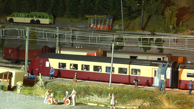 Mundo em miniatura ArsTECNICA em escala H0: Uma das maiores exposições ferroviárias da Europa