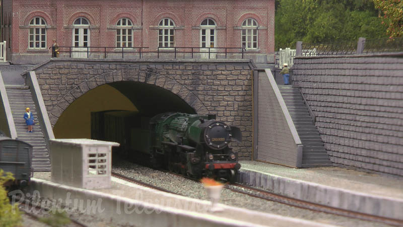 Model Railway Diorama “Les Robertmonts - Rue des Thermes” in HO scale by Pascal Hubert