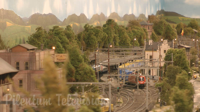 Hermosa maqueta ferroviaria construida por el famoso artista Ivo Schraepen en Bélgica