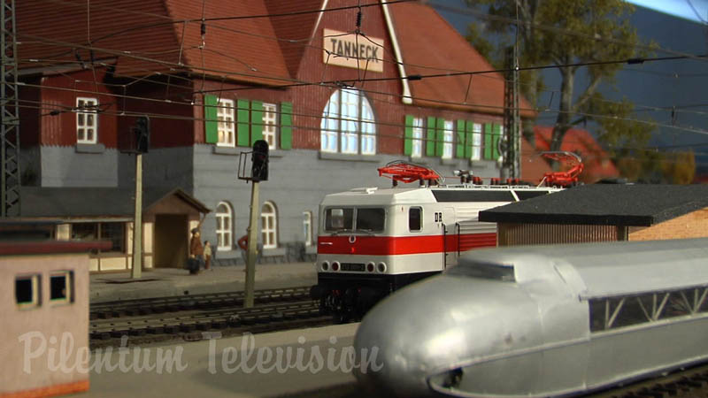 Treni in transito in scala O nel Museo Ferroviario di Dresda
