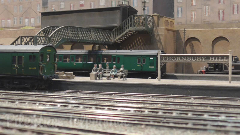 Makieta kolejowa Thornbury Hill w skali 1:76 z brytyjskimi pociągami