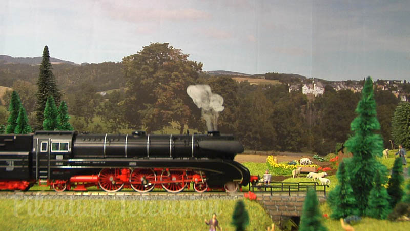 Świat modeli pociągów z Pilentum: Niemiecka makieta kolejowa w skali H0 z silnymi lokomotywami