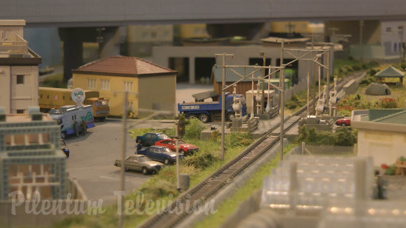 Trenes de alta velocidad en miniatura: Una maqueta de ferromodelismo en escala N por KATO