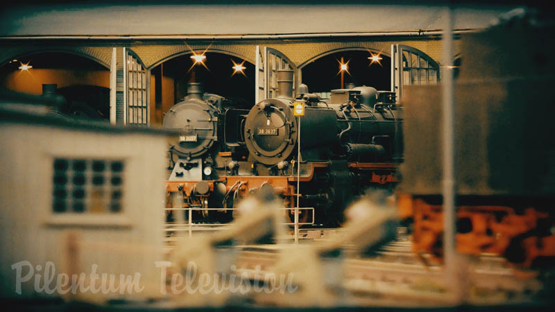 蒸気機関車で遊んではいけませんか、恋に落ちるでしょう！