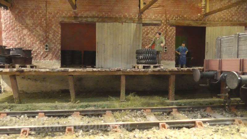 Perfect Weathering: Scrapyard Model Railroad Layout by Samuel de Zutter in 1/32 scale