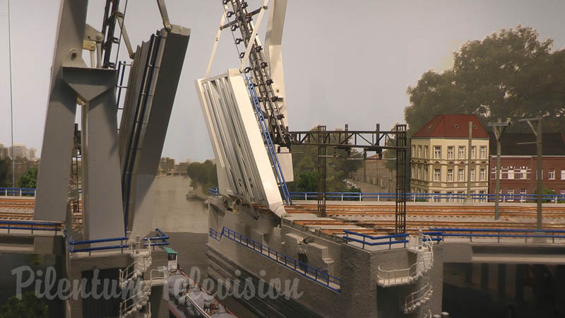 Макет железной дороги: Один из самых детализированных железнодорожных мостов в масштабе H0 (1:87)