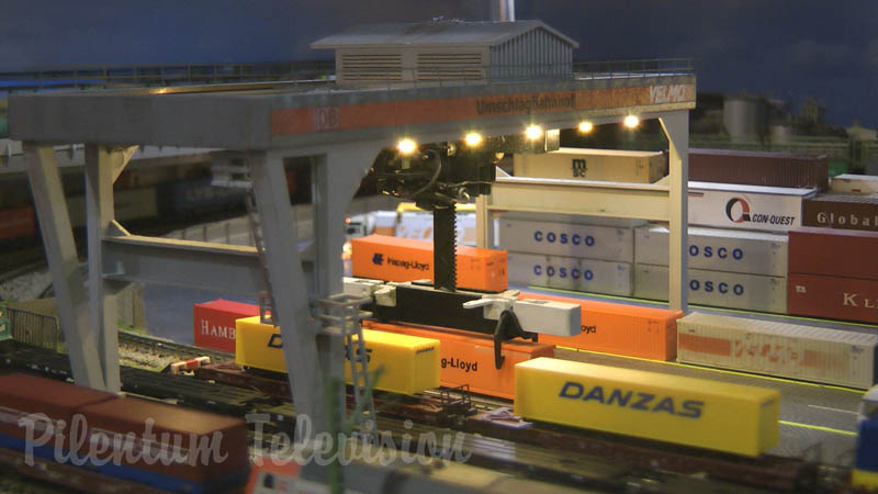 コンテナターミナル ・ 鉄道模型 ・ Zゲージのジオラマ