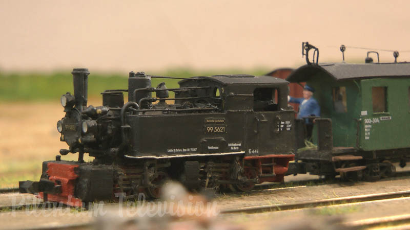 Maquete de ferreomodelismo em escala TT com locomotivas a vapor da Pomerânia